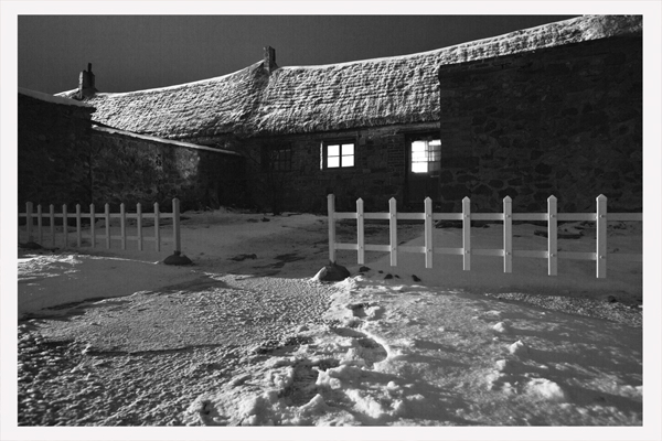 雪夜海草房