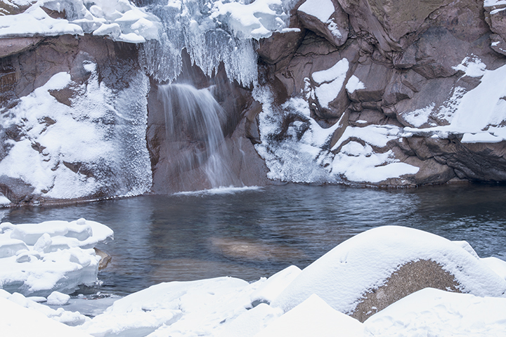 美哉龙潭瀑布加冰挂只有冬天才能看到的美