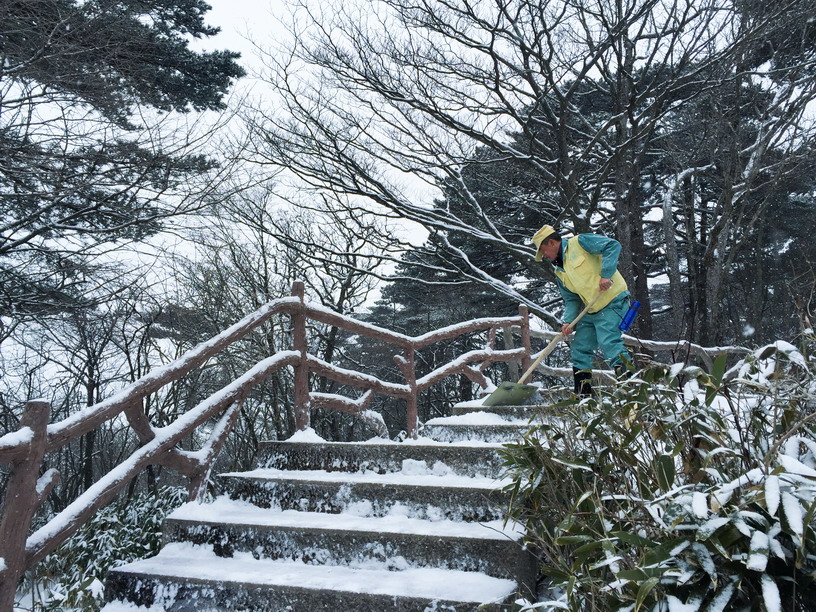 铲雪.jpg