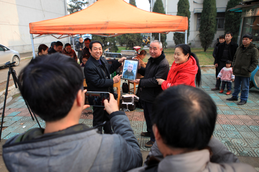 IMG_1808 走进信钢送文化送温暖-茶山行摄.jpg