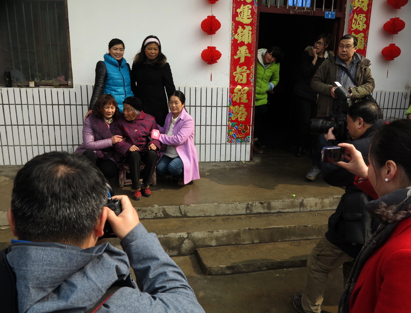 IMG_3113走进董家河春节送温暖-茶山行.jpg