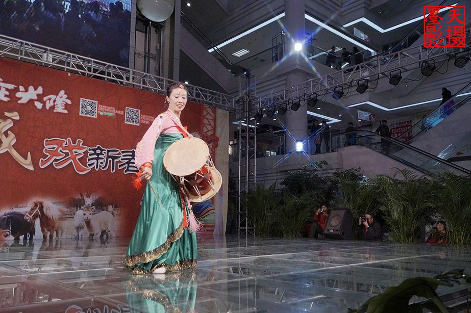 『朝鲜族舞蹈演员』.jpg