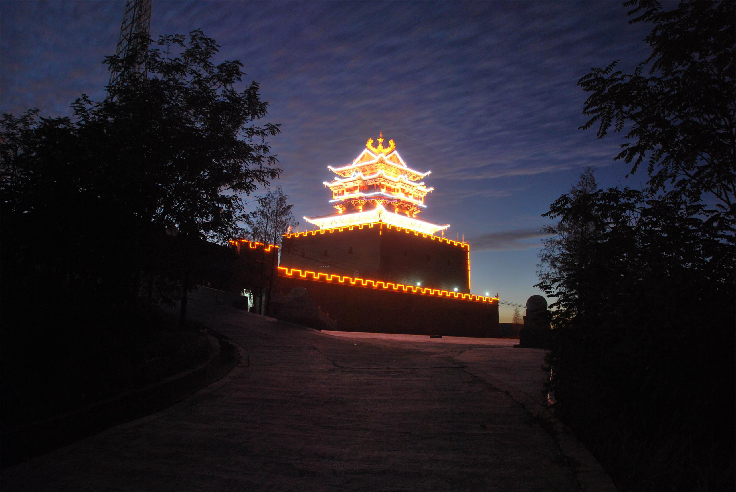 GULOU.jpg