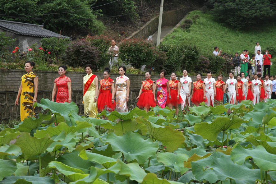 青莲苑旗袍表演艺术 (2).JPG