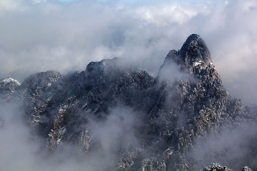 雾锁黄山-1.jpg