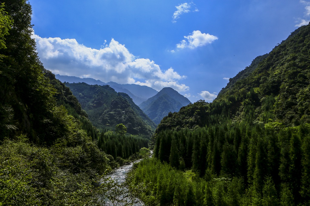 走进瓦屋山