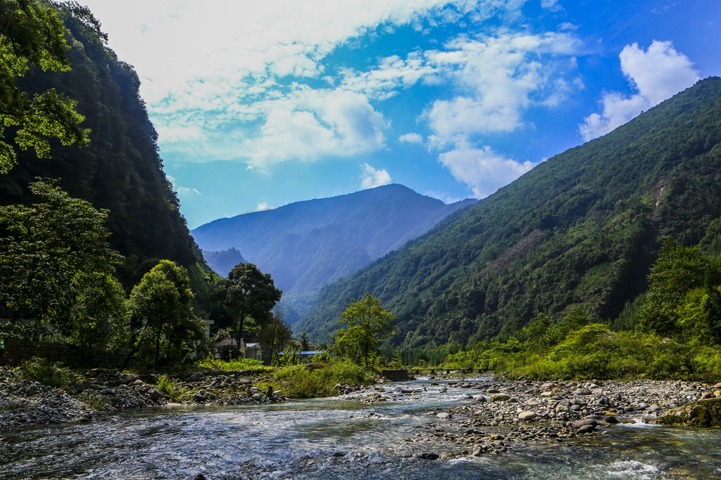 走进瓦屋山