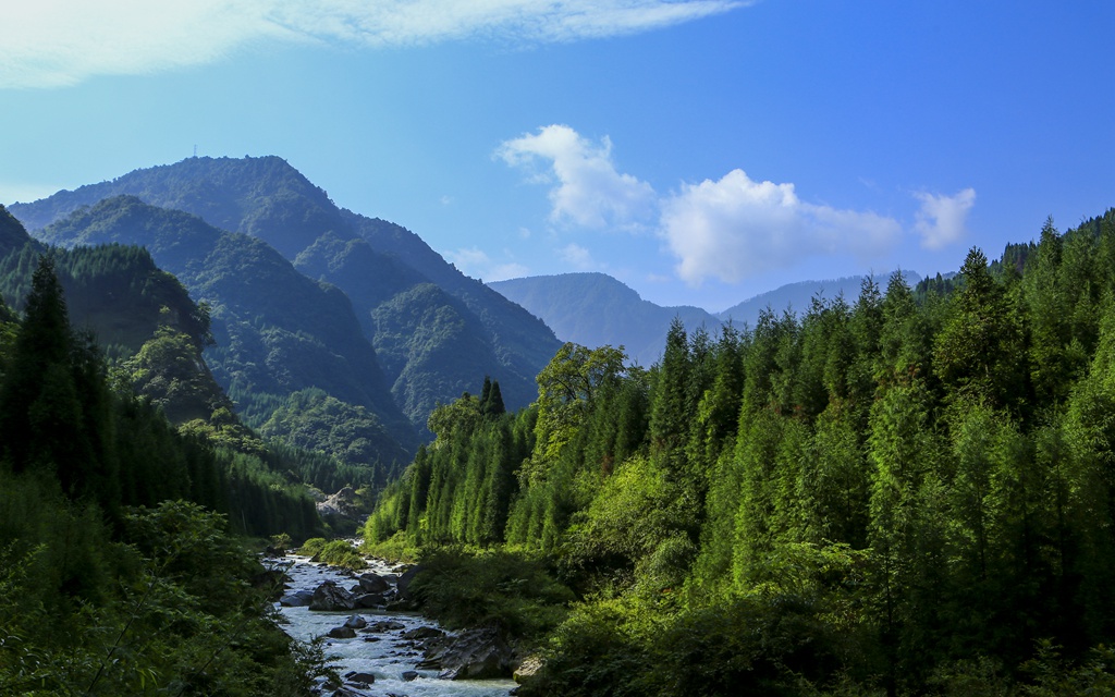 走进瓦屋山