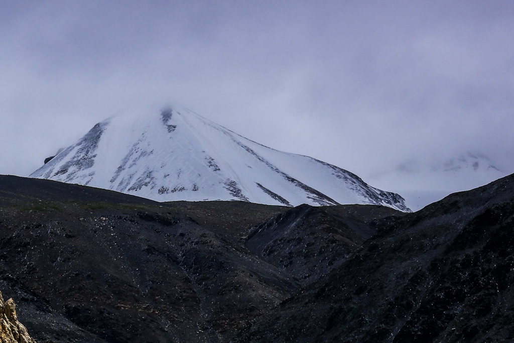 岗什卡雪峰