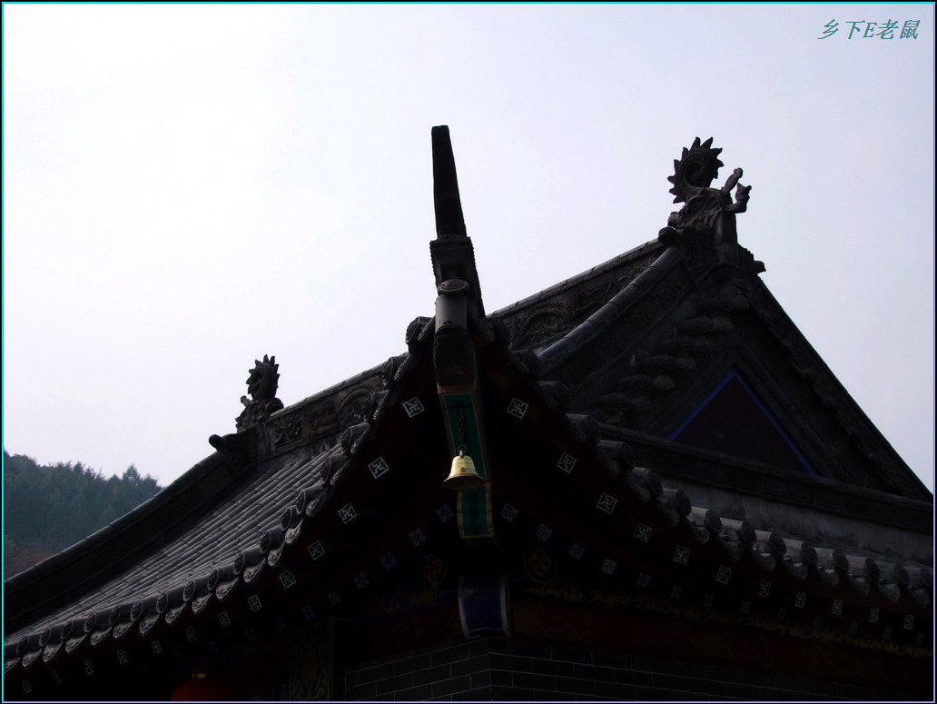双灵寺的屋脊2.jpg