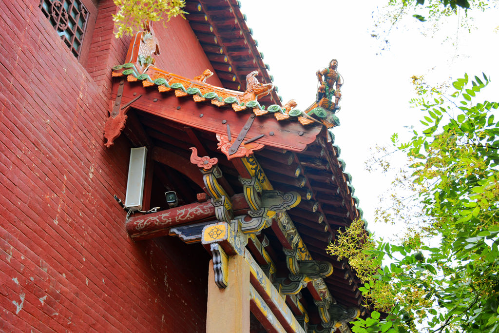 门上屋檐.jpg