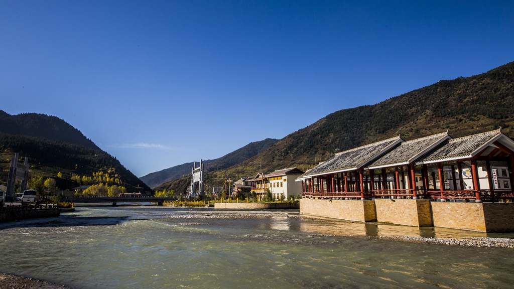 川主寺岷江河畔