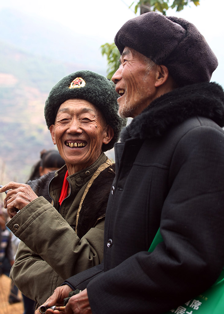 孔 毅  《老哥俩》  拍于直苴村 手机 1355175863 .jpg