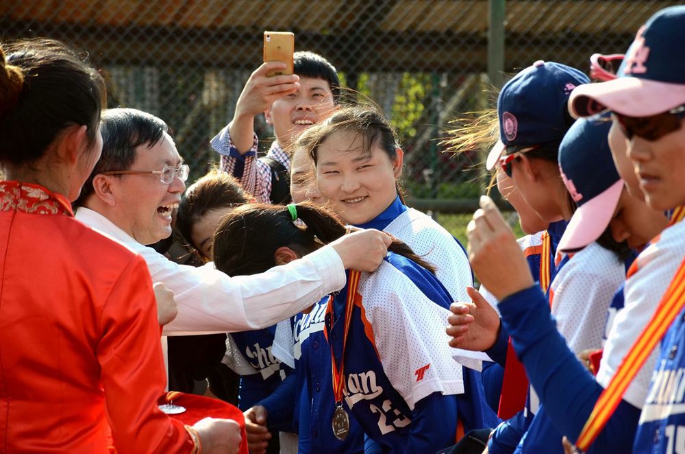 市长笑了  霍长华.jpg