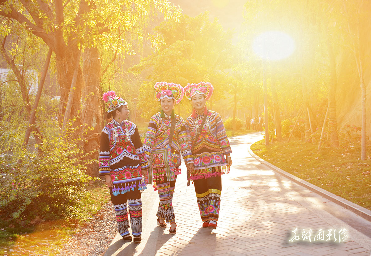 《春色无限》倪川德-摄影，电话：13002815745 拷贝.jpg