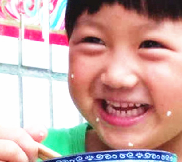 附件 小千金感动奶奶的故事   在湖南省新宁县－渡水小学旁，出租小屋住着－个奶奶， 赔三个孙儿。一个孙女在 ...