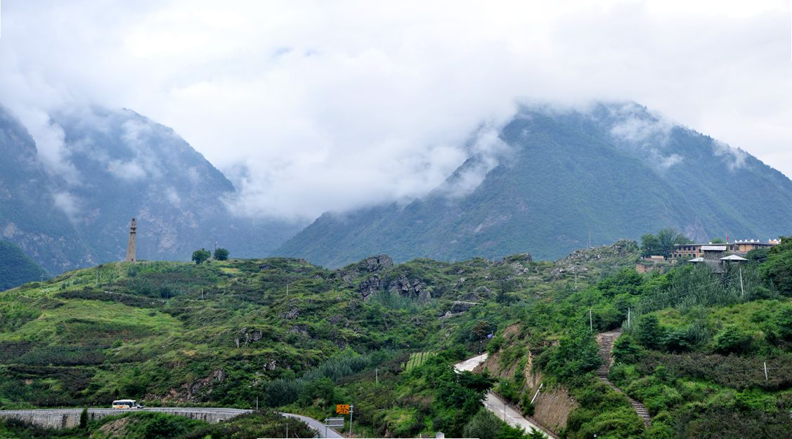 羌族居寨.jpg