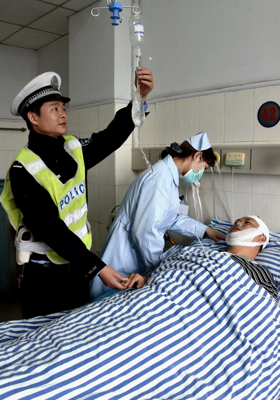 《护民爱民的阳光交警》(胡波)(15228141110)_4789.JPG