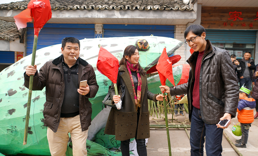 中国旅游摄影网南充站会员走进三会蛴蟆节