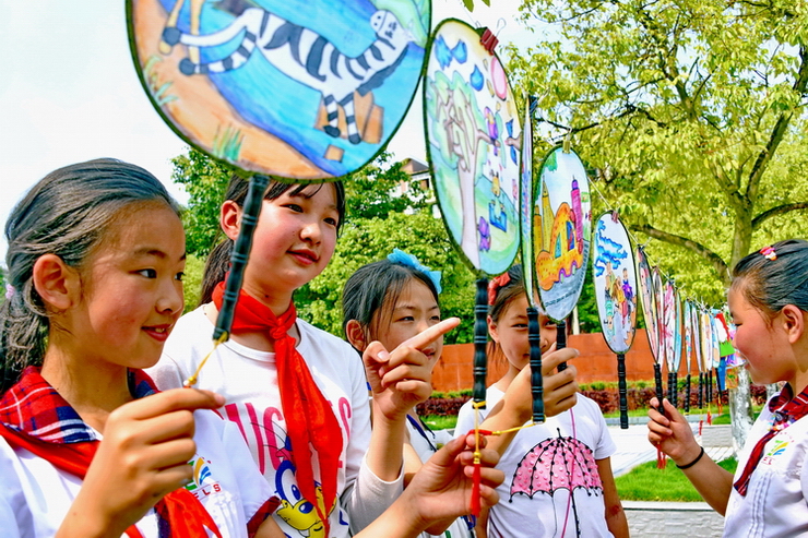 《民间工艺进校园》_3705 (1).JPG