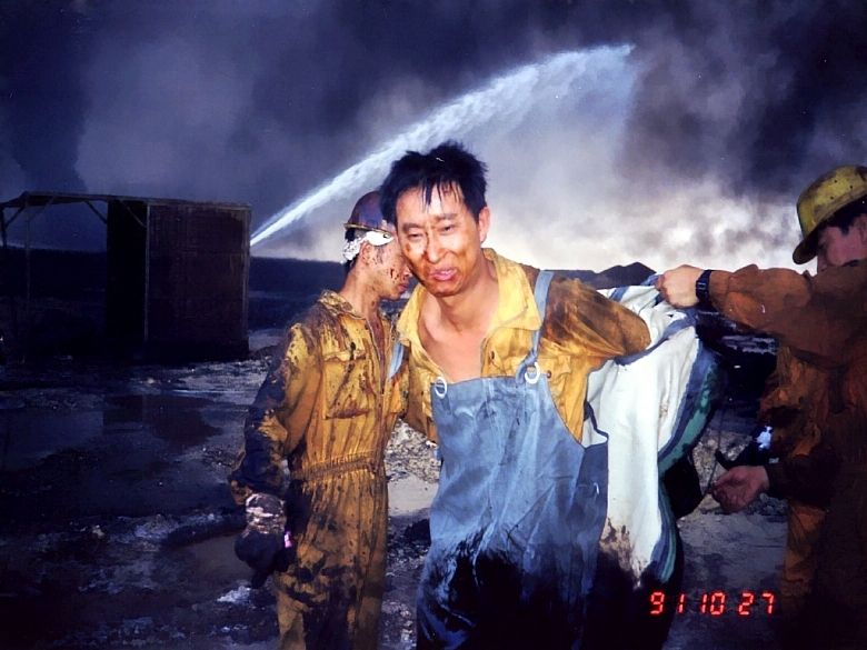 １９９１年拍于科威特布尔甘油田