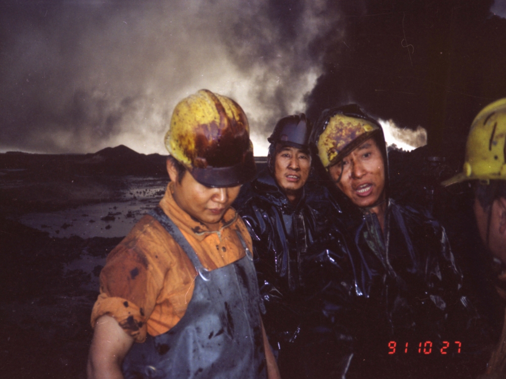 １９９１年拍于科威特布尔甘油田
