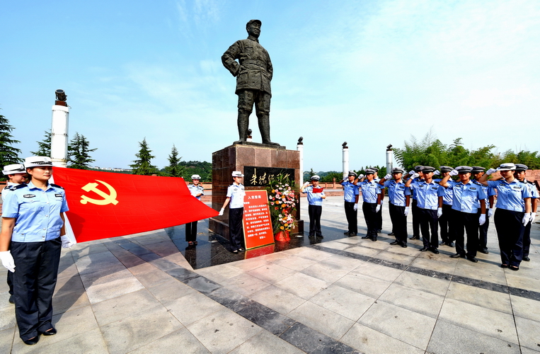 《重溫入党誓词》_5768 (1).JPG