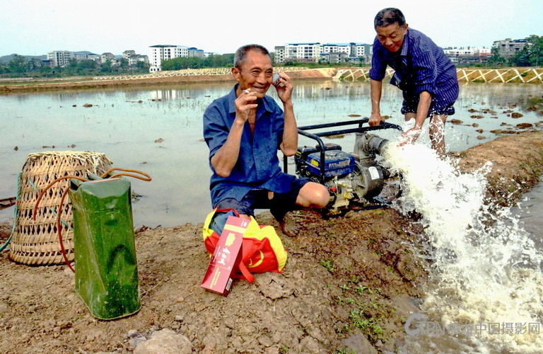 《快乐的“庄稼汉”》_4840.JPG