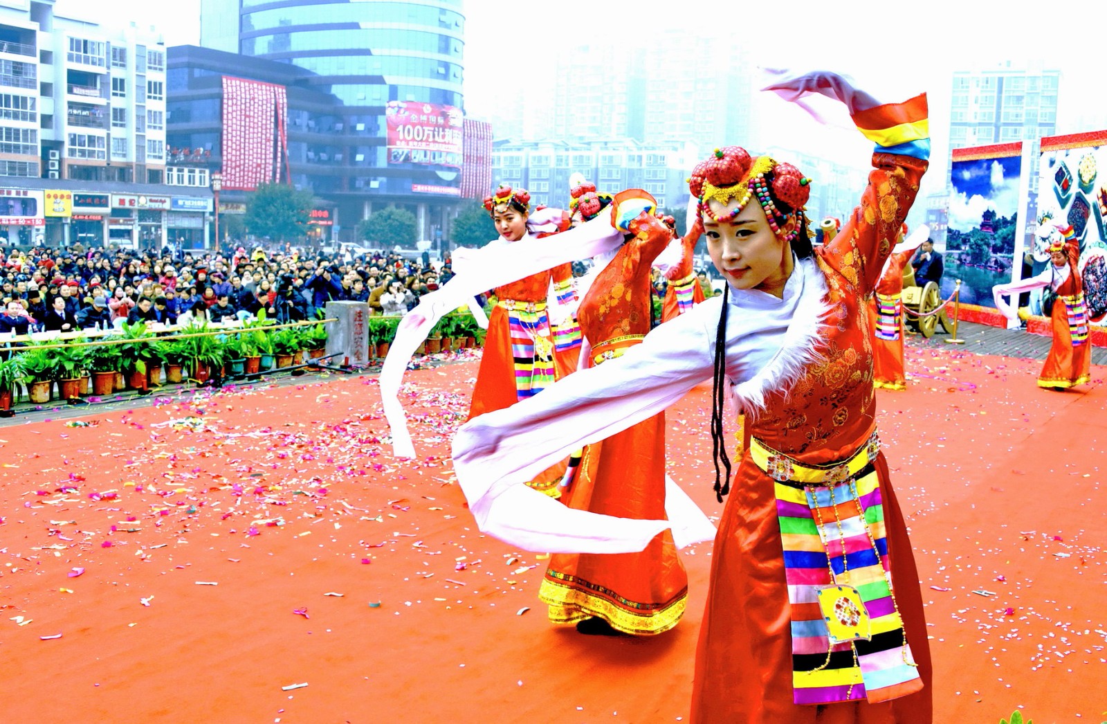 【红色影像】《载歌载舞迎新年》_1886.JPG