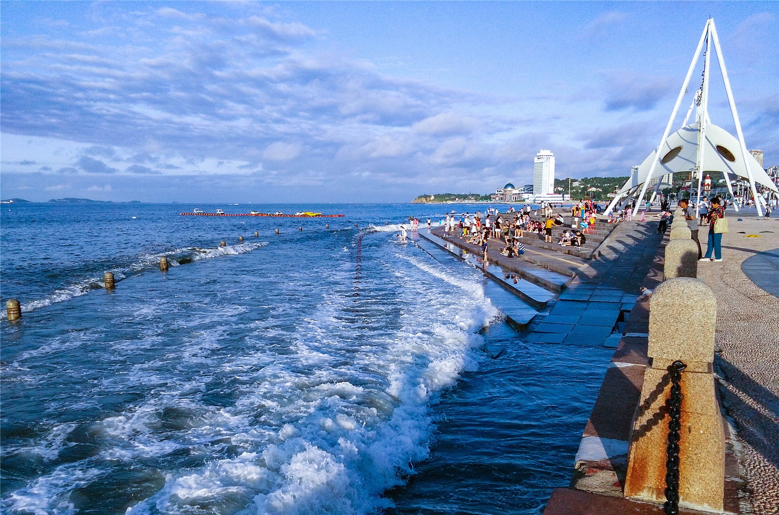 1《滨海蓝天》-摄影：于文富.jpg