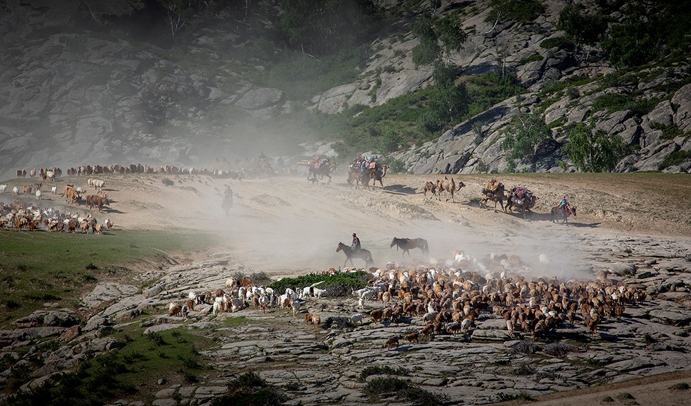 2013年6月11号拍摄福海县沙尔布拉克乡哈萨克牧民转场