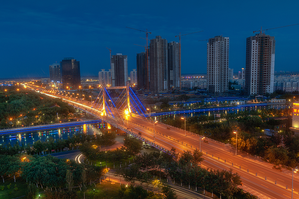 《发展建设中之城》.jpg