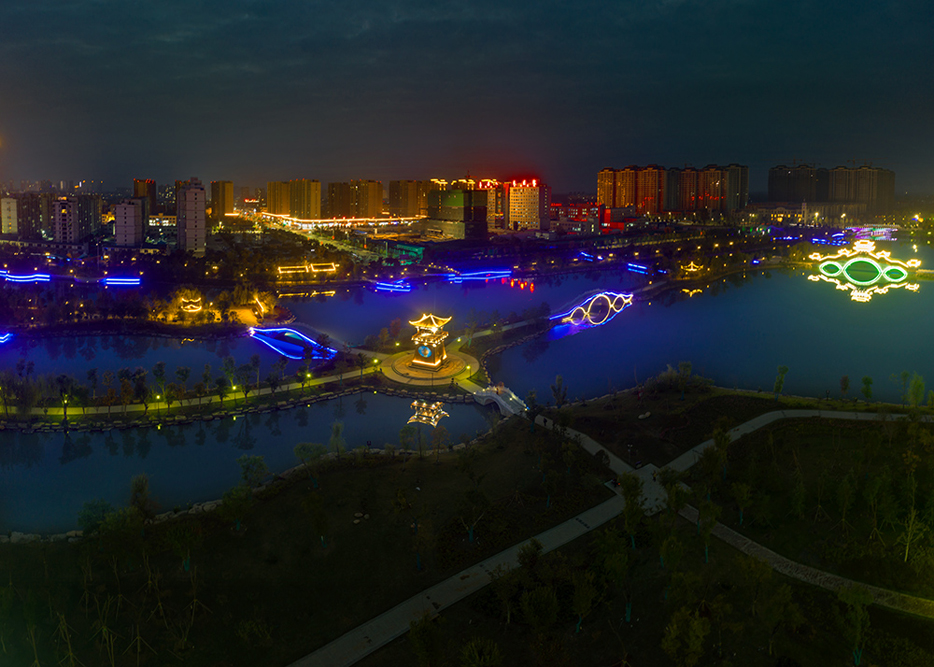 《龙湖公园夜景》.jpg