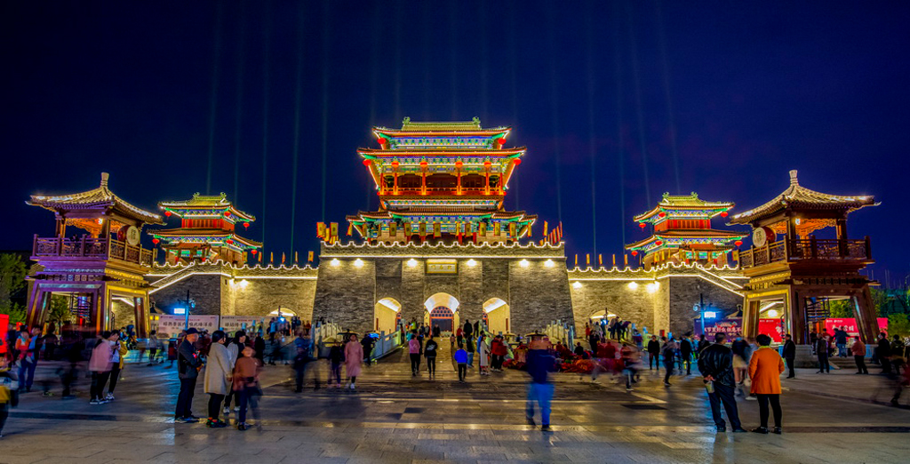 《皇家驿站北辰门夜景》.jpg
