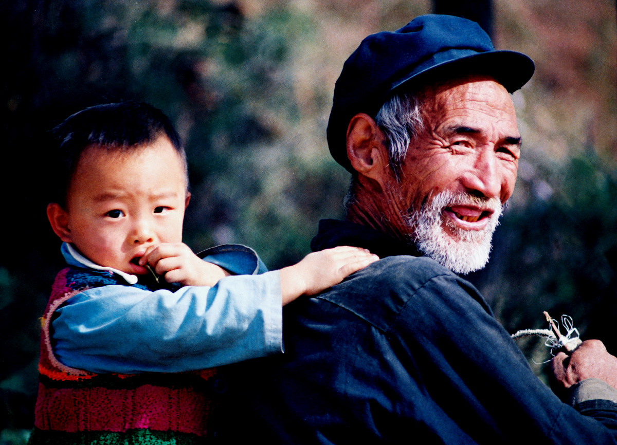 爷爷与孙子.jpg