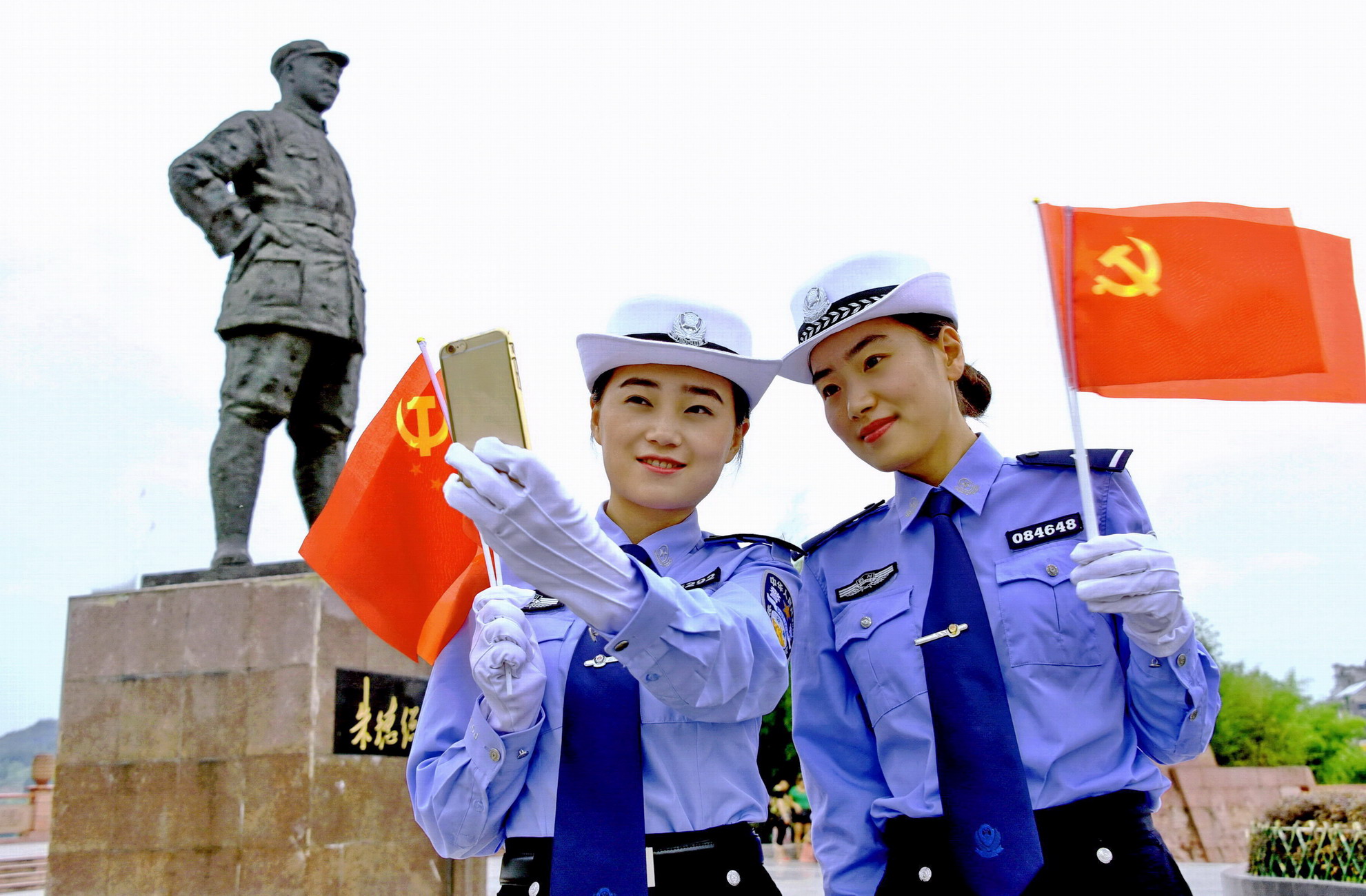 【红色印记】“映像中国”摄影月赛作品《我和“总司令”合张影》_8644.JPG