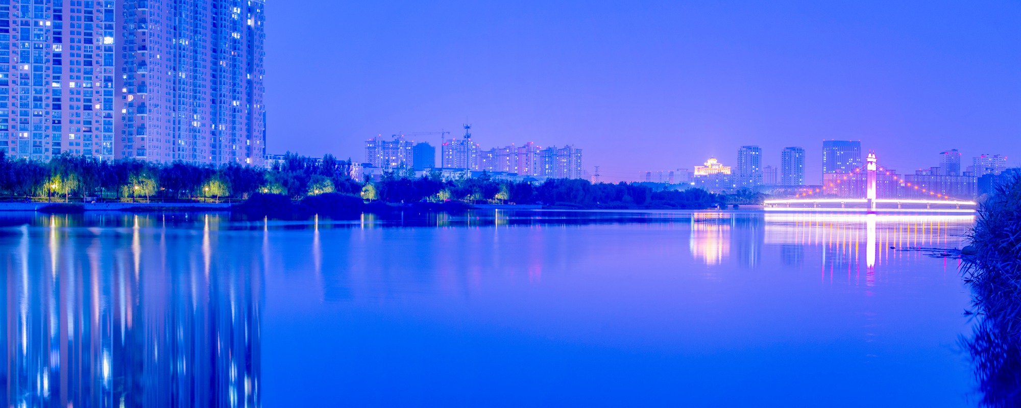 《贾鲁河畔夜色》田正东13938519919郑州市_全景图0809-副本.jpg
