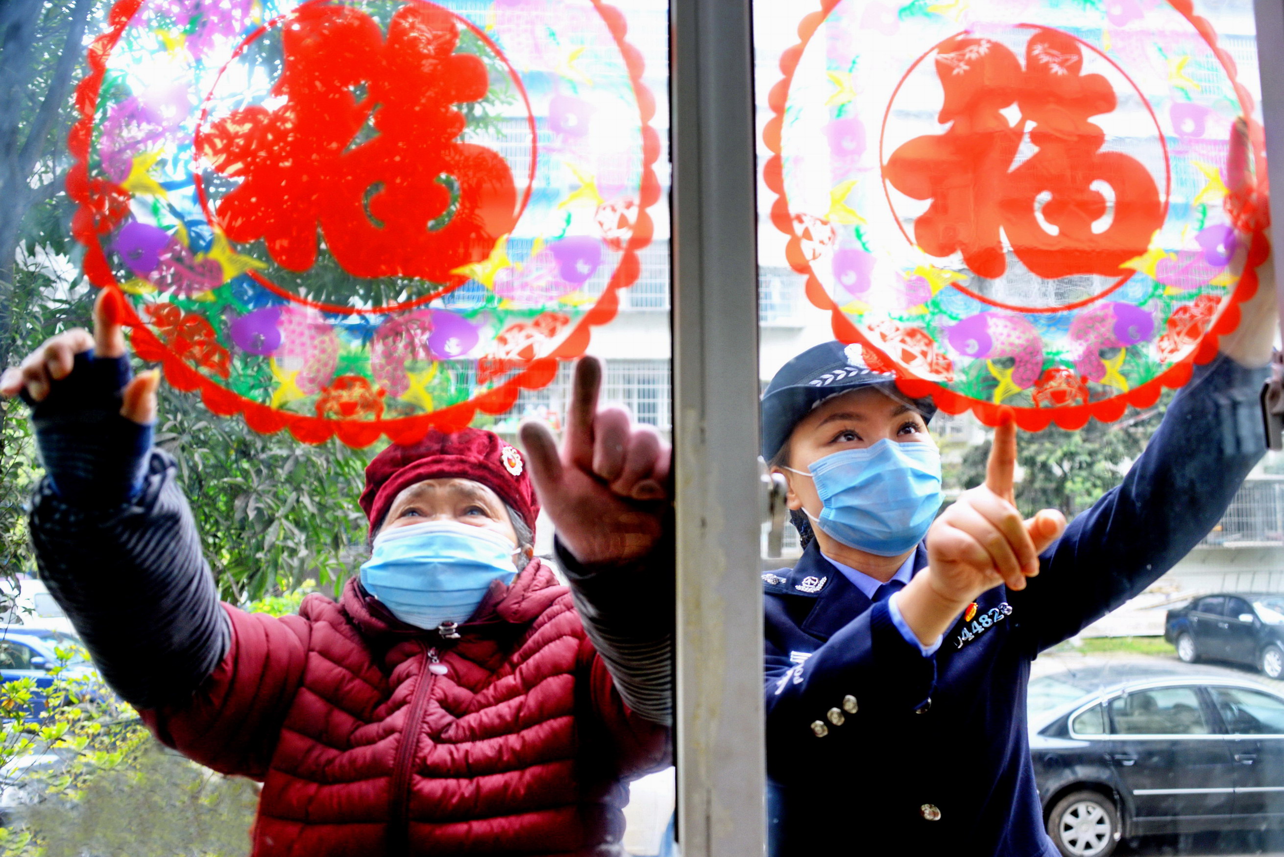 05-【我镜头中的2020】《贴窗花祈福未来》_8329.JPG