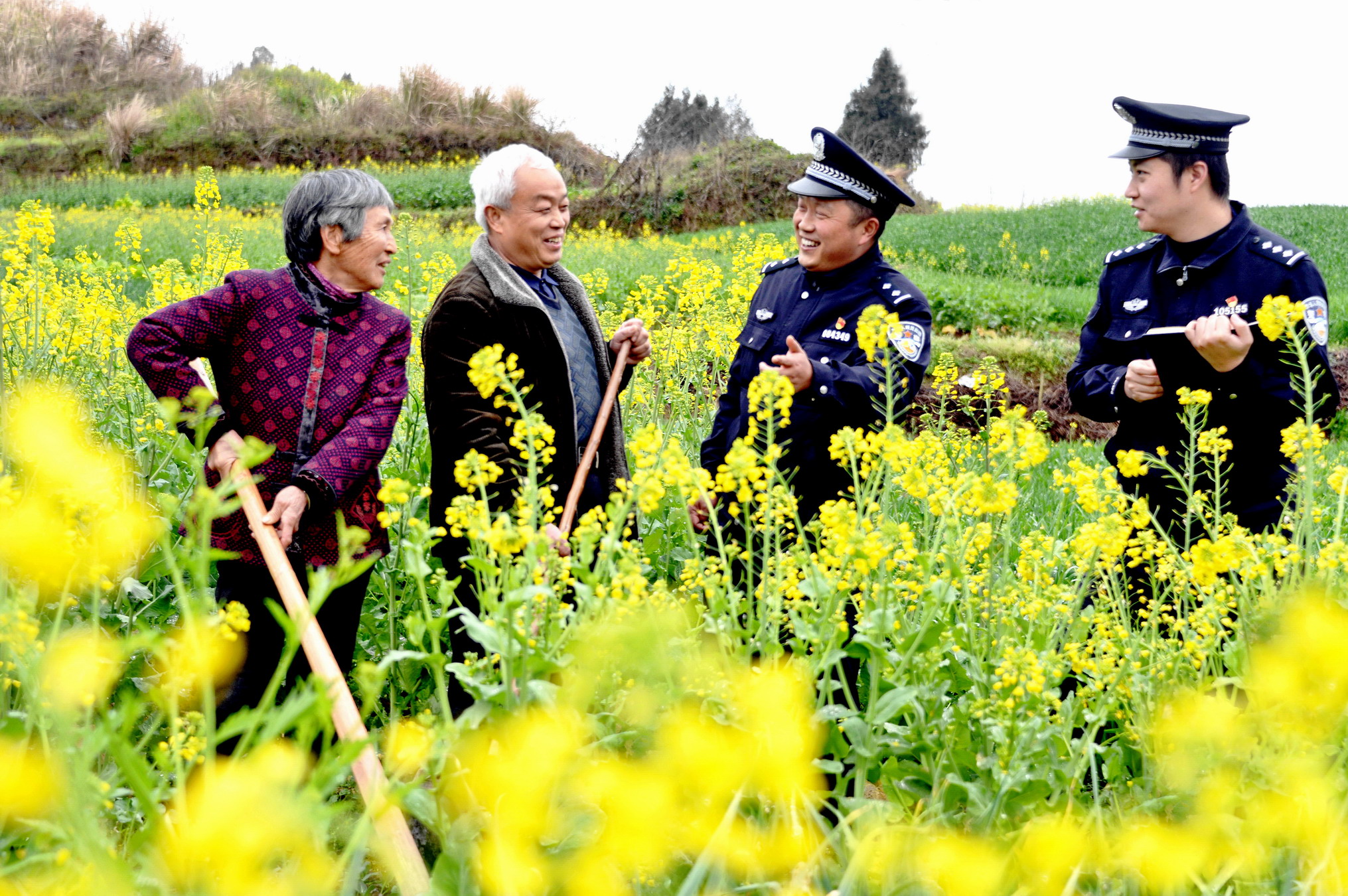 【红色影像】《春到田间话安全》_7480.JPG