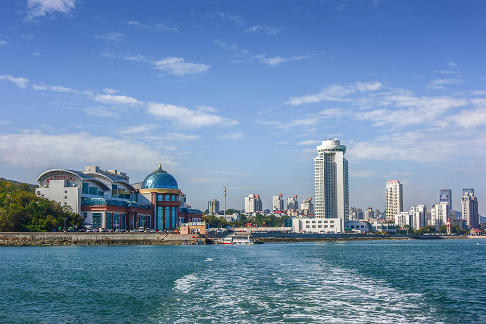《美丽家园1》 烟台芝罘区旅游大世界海边 孙红燕.jpg
